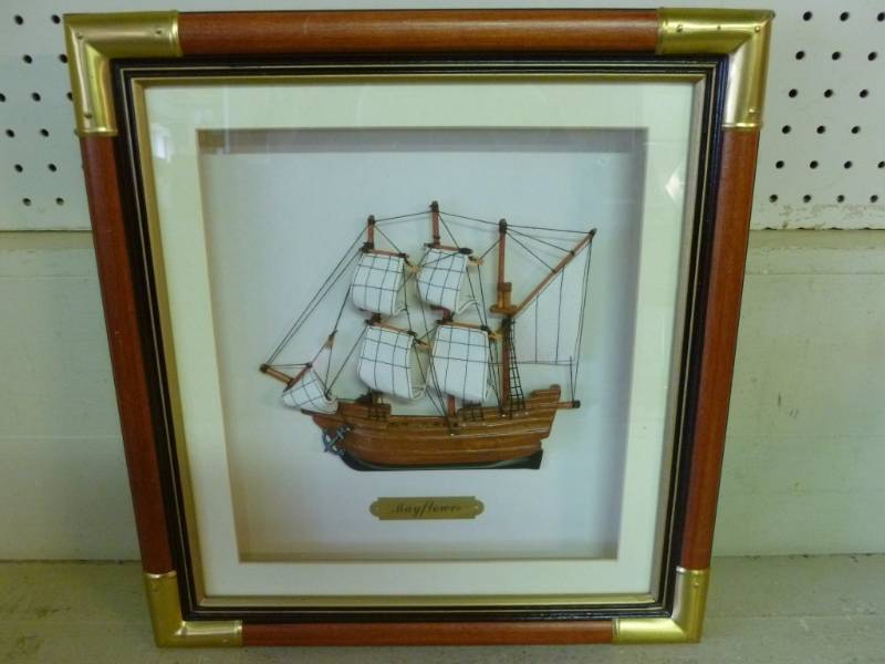 lot 332 image: Heritage Mint Display