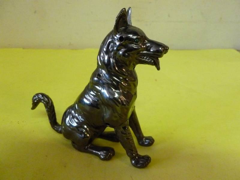 lot 361 image: Dog Lighter