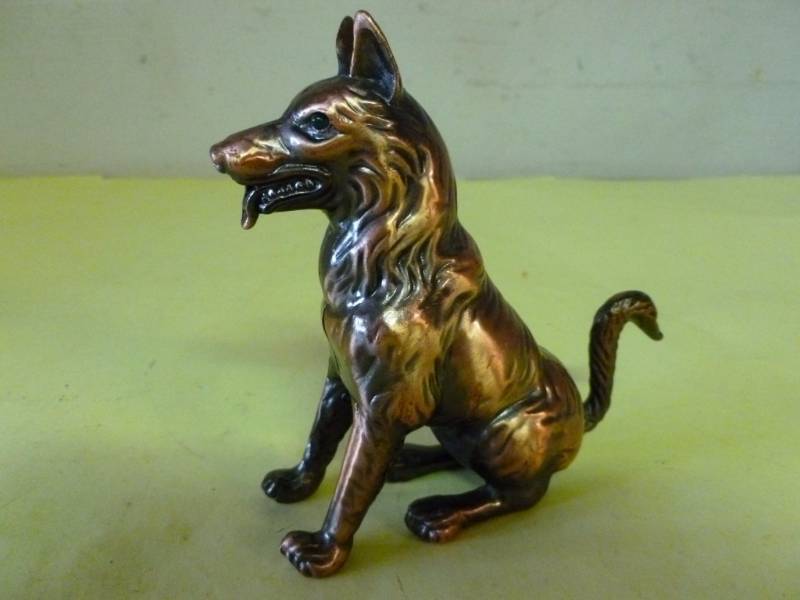 lot 362 image: Dog Lighter