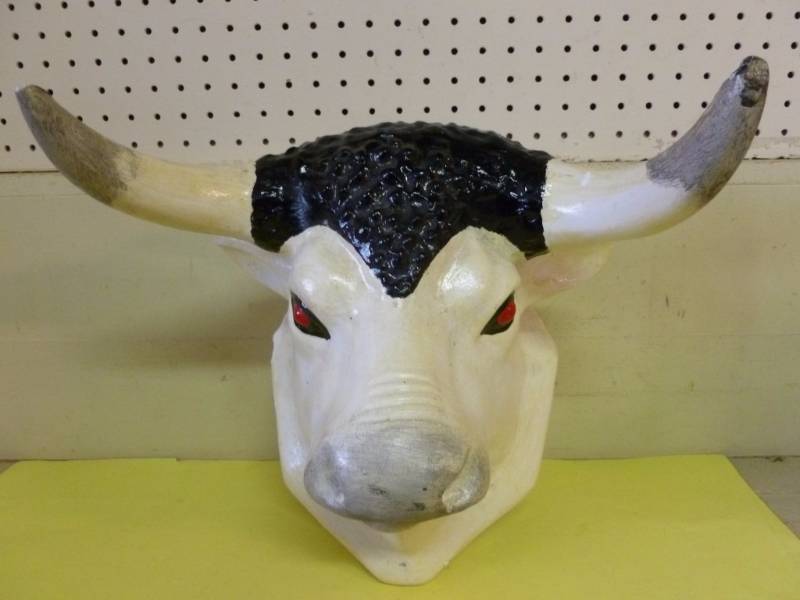 lot 365 image: Cast Plaster Bull Head