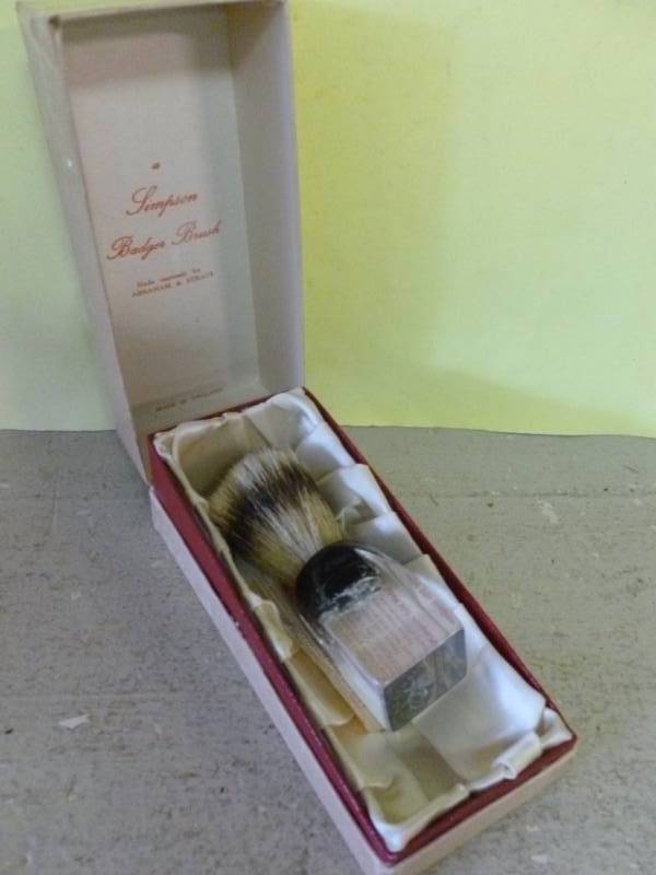 lot 372 image: Antique Shaving Brush