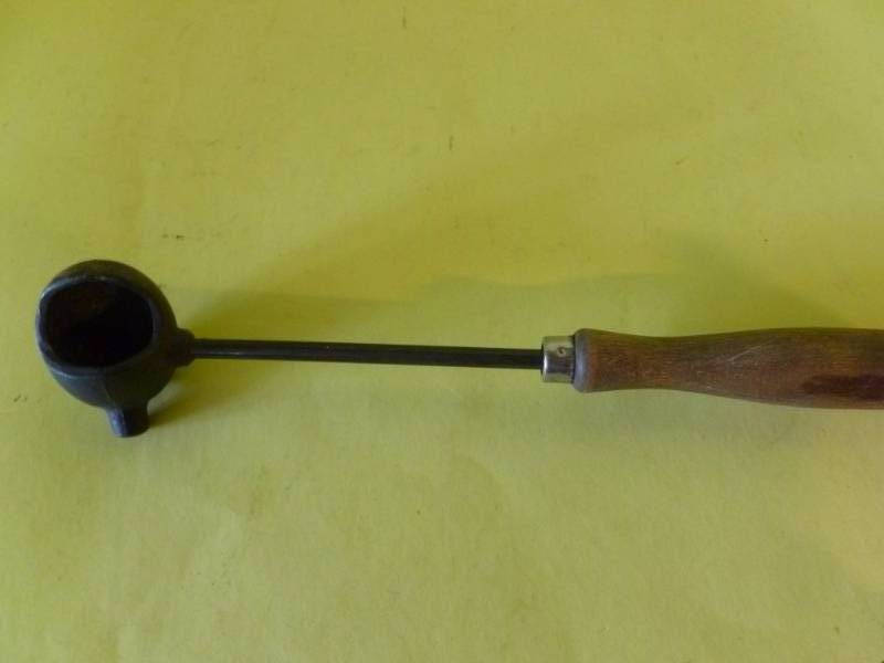 lot 376 image: Lead Ladle