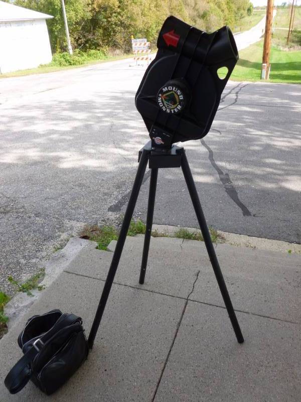 lot 387 image: Pitching Machine