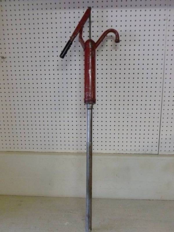 lot 390 image: Barrel Oil Pump