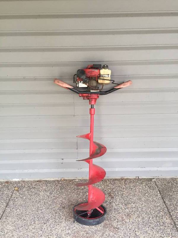 lot 22 image: 10 INCH GAS ICE AUGER