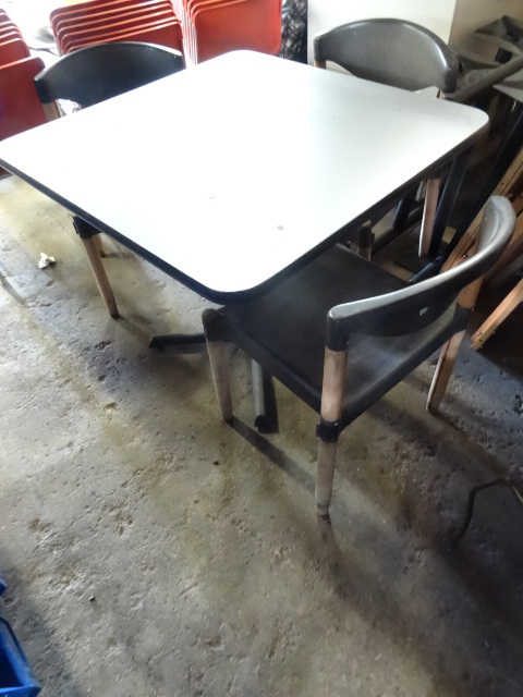 Table & Chairs