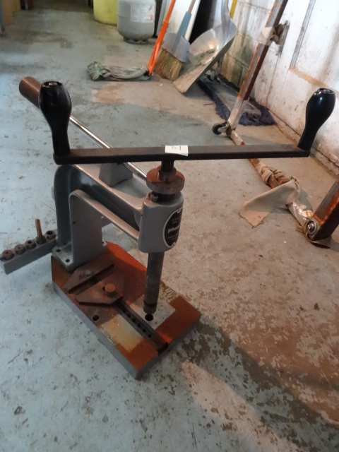 Hand Tapper