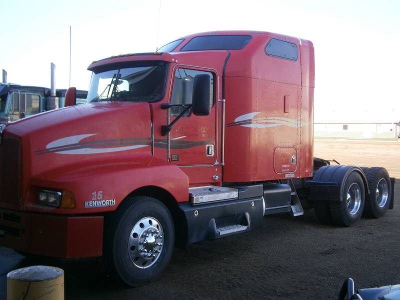 lot 6 image: 02 Kenworth T600