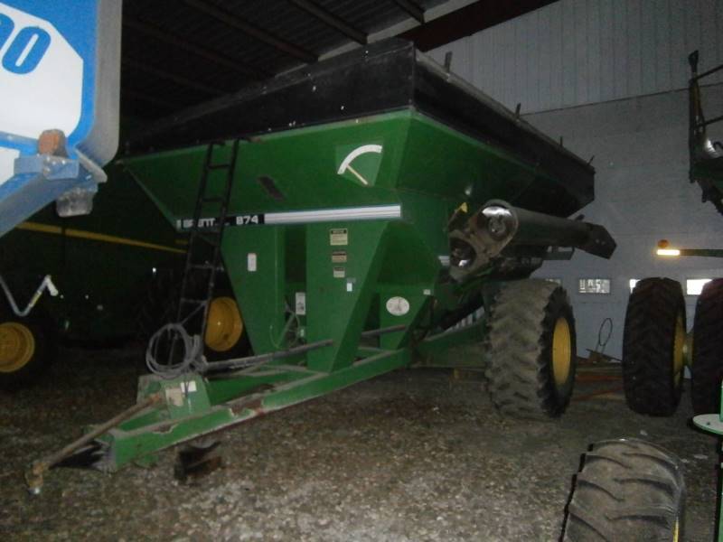 lot 8 image: Brent 874 Grain Cart