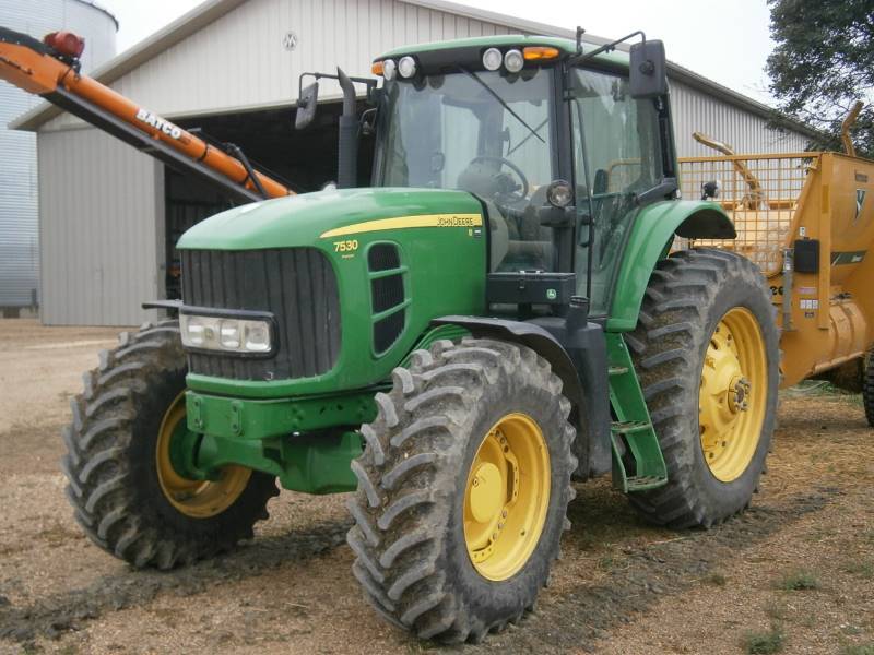 lot 14 image: JD 7530 Tractor 2011