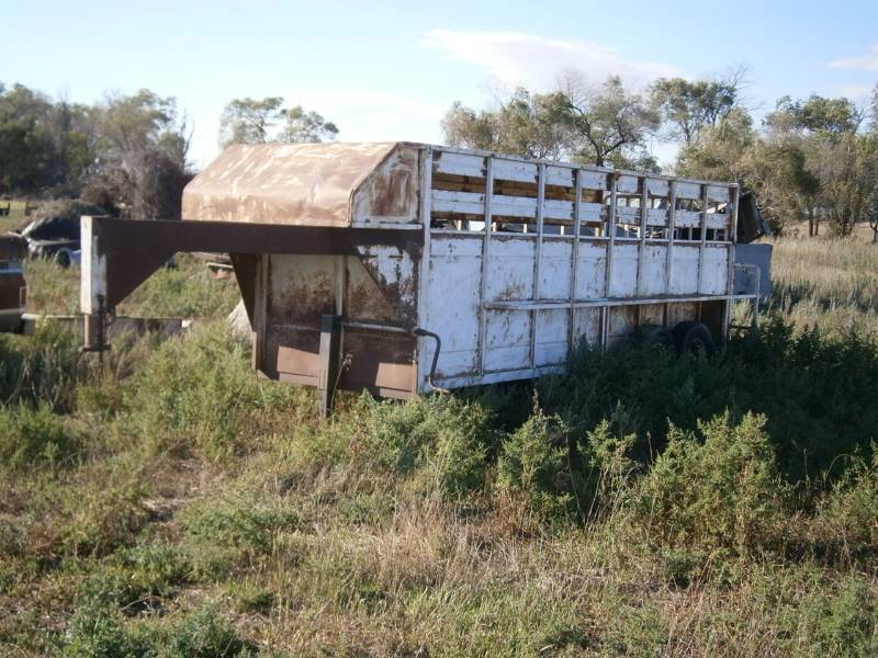lot 21 image: 18 Homemade Stock Trailer