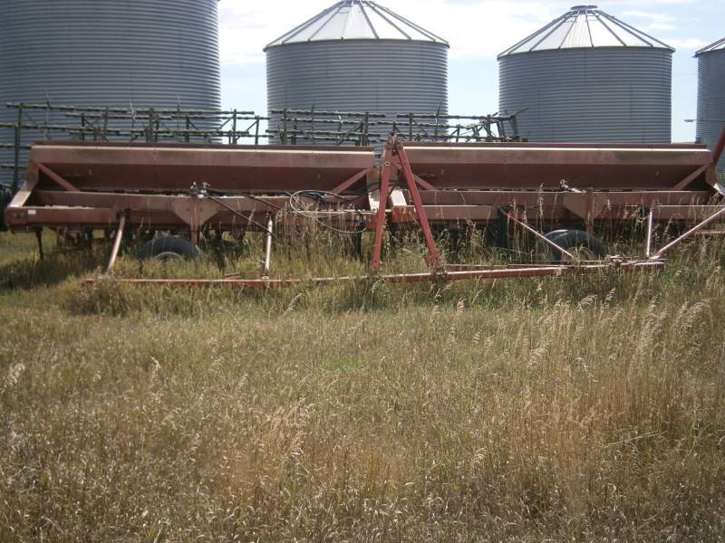 lot 22 image: Case IH 7100 Press Drill