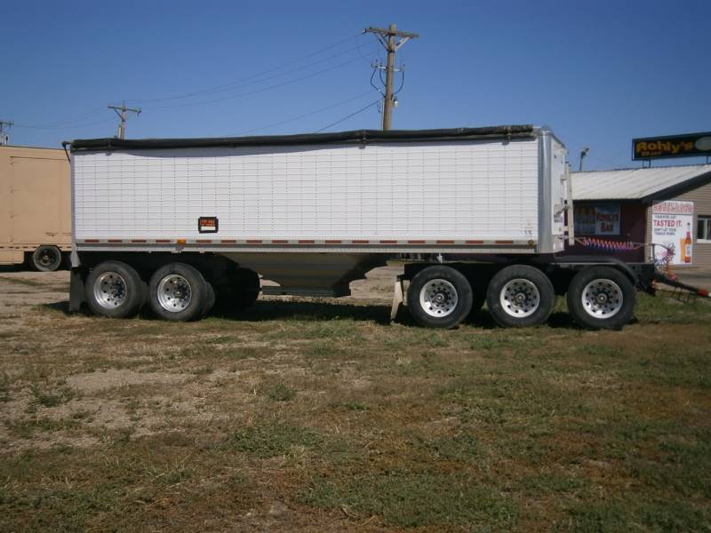 lot 25 image: 33  Wilson Trailer Company Pup Grain Trailer