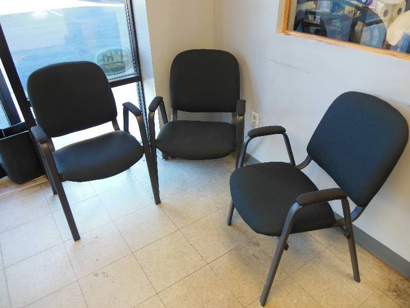 lot 33 image: 3 Waiting Room Chairs  Task Chairs