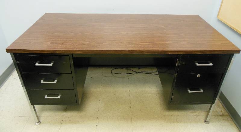 lot 36 image: 5 ft. W x 30 in. D x 29.5 in. H Desk  - labeled HON