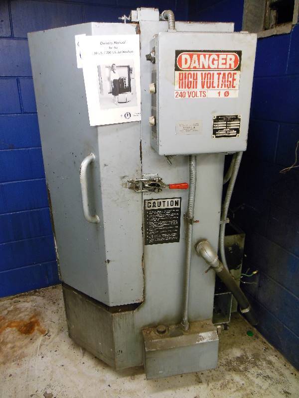 lot 8 image: Better Engineering 200 LS Cabinet Spray Washer - READ NOTES