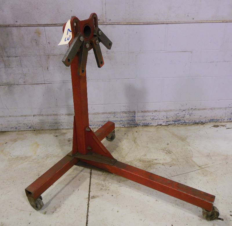 lot 23 image: Engine Stand