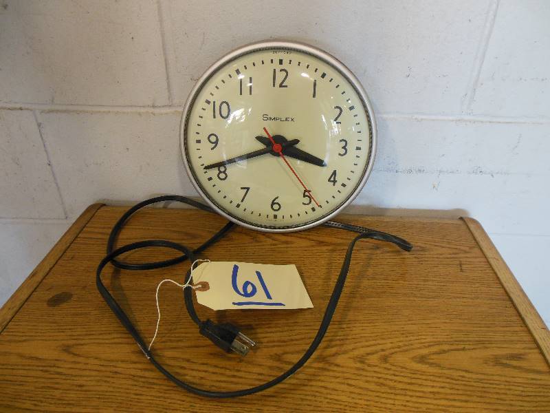 lot 61 image: Beautiful Vintage Look Clock by Simplex