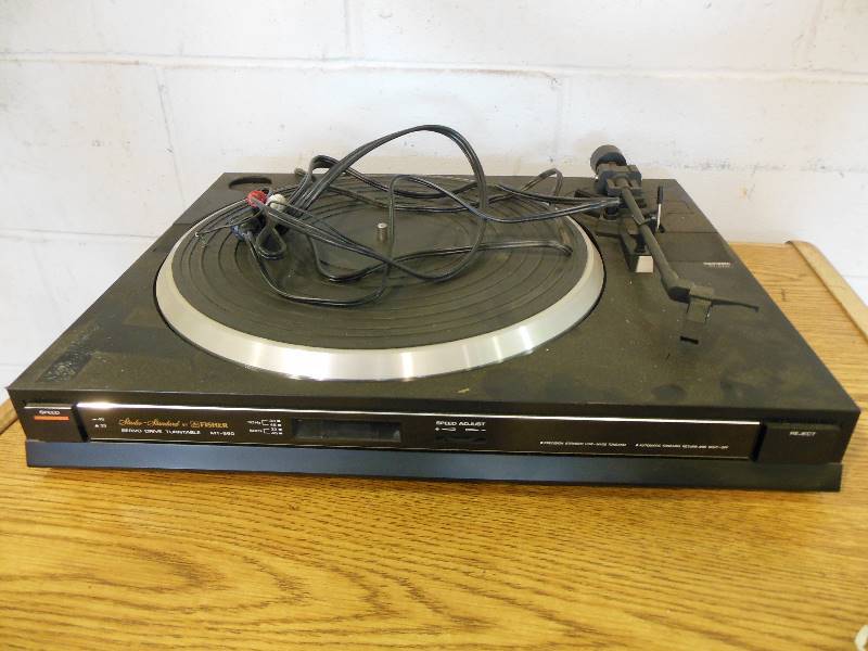 lot 63 image: Fisher MT-860 Turntable  Record Player - Needs Repair
