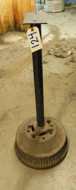 lot 124 image: Grinder Stand