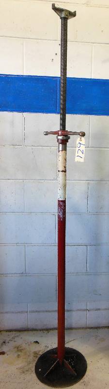 lot 129 image: Screw Jack