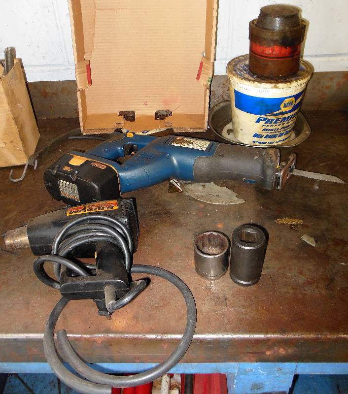 lot 135 image: Ryobi 18V Saw, Wagner Heat Gun, Miscellaneous Sockets and Wheel Bearing Packer