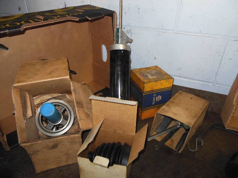lot 136 image: Banding Tool for CV Boots, Slip Yoke, Caulking Gun, and U Joint (believed to be Ford) and Misc. Boot Kits