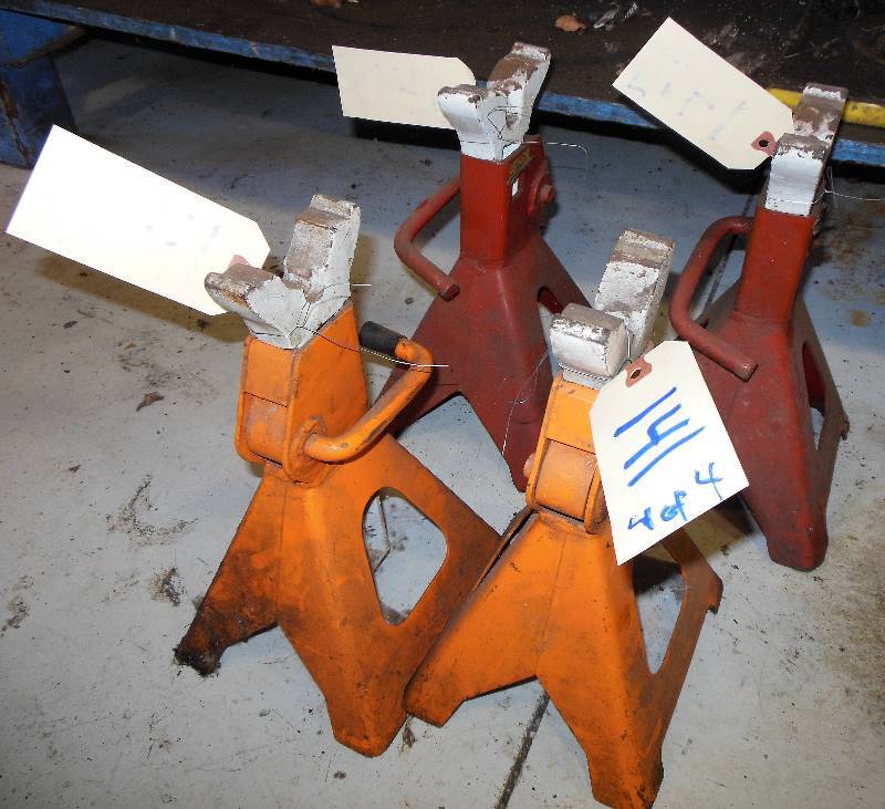 lot 141 image: 2 Pairs of Jack Stands