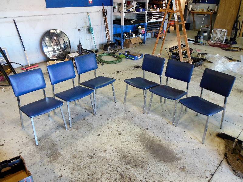 lot 154 image: Six Blue Customer  Task Chairs