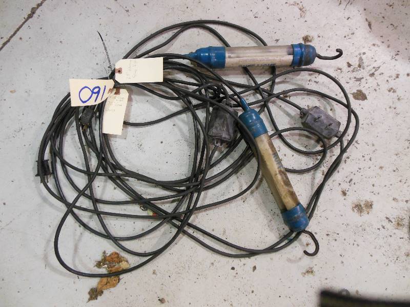 lot 160 image: Two Ruff Shop Work Lights with 26 Cords