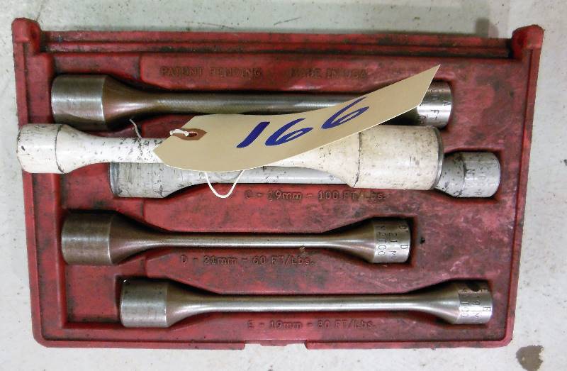 lot 166 image: Set of Torque Sticks