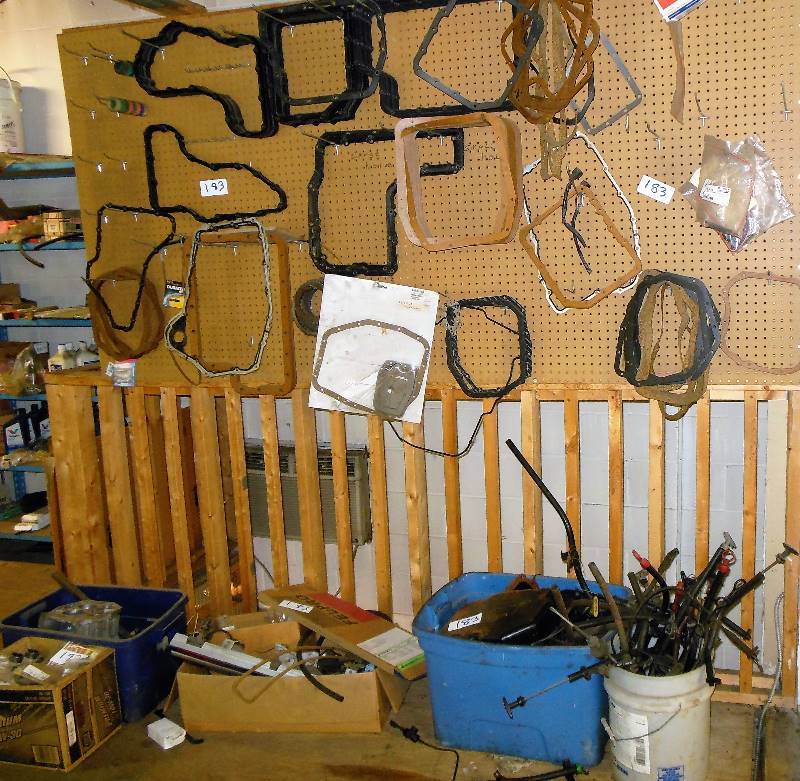 lot 183 image: Transmission Pan Gaskets, Filler Tubes, Pans, Miscellaneous Parts.