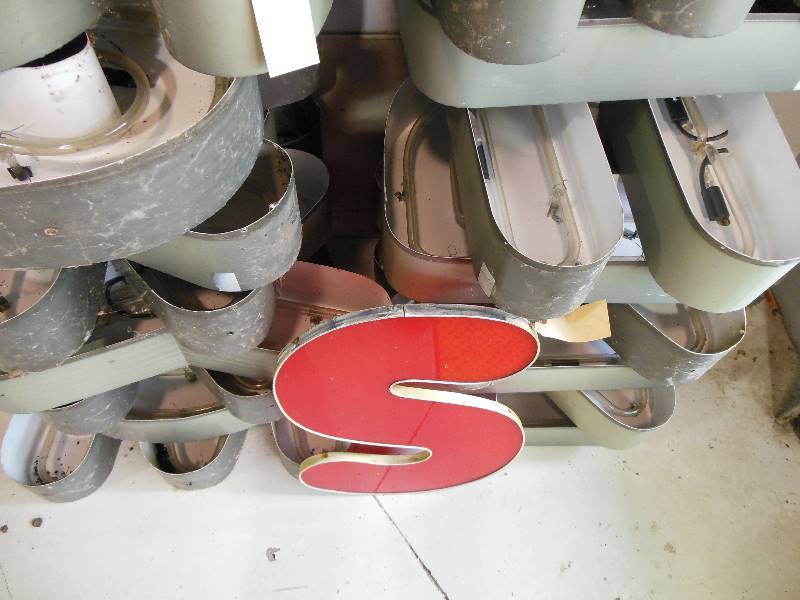 lot 214 image: S Neon Lighted Sign Letter