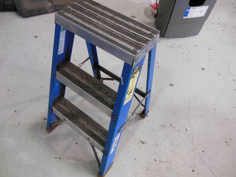 lot 222 image: Keller Fiberglass 26 12 Step Ladder