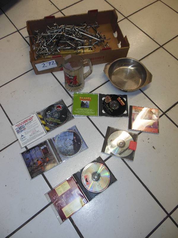 lot 272 image: Pegboard hooks, cds, Bowl and Mug