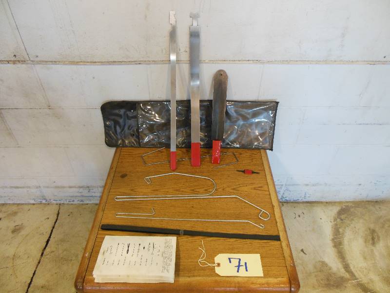 lot 71 image: Automotive Lock Out Kit - The Deluxe Master LT 450K by Mac Tool Inc