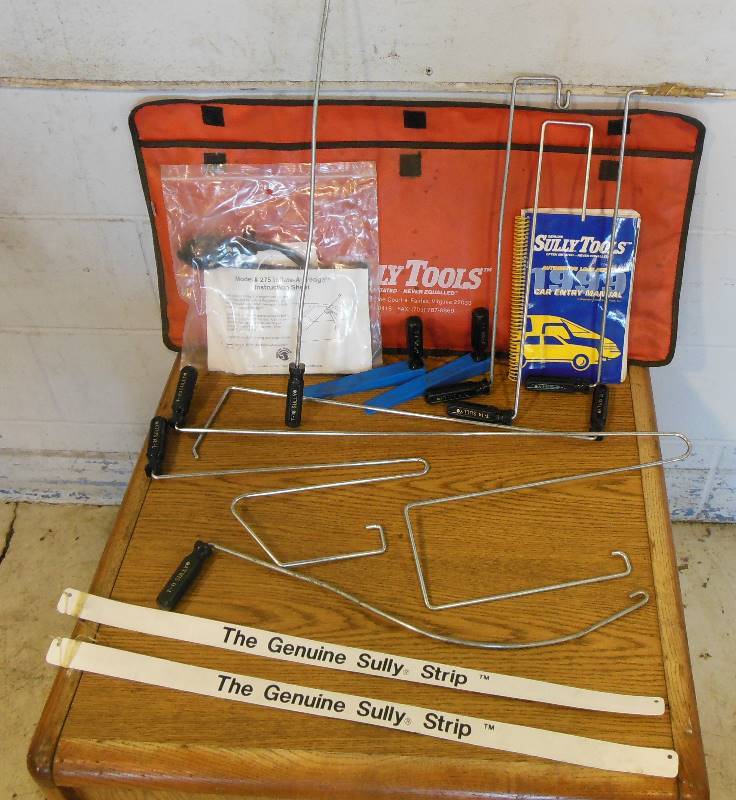 lot 72 image: Automotive Lock Out Kit - by Sully Tools