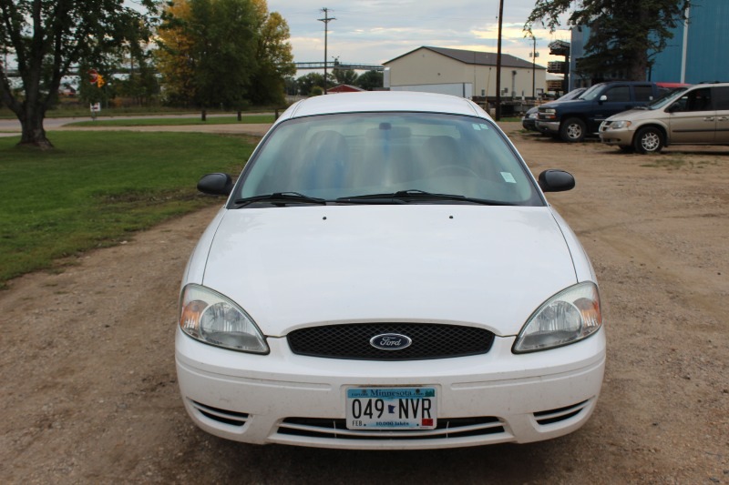2005 Ford Taurus SE