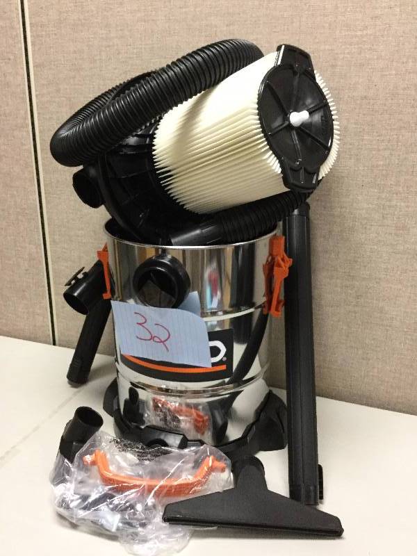 lot 32 image: Ridgid 6 gal. 4.25-Peak HP Stainless Steel Wet Dry Vac in like new condition