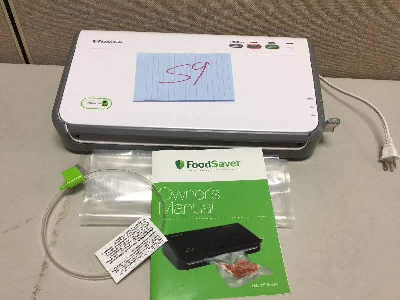 lot 59 image: Foodsaver FM2110 in like new condition