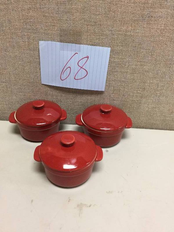 lot 68 image: Set of 3 Ceramic mini saucesalsa holders