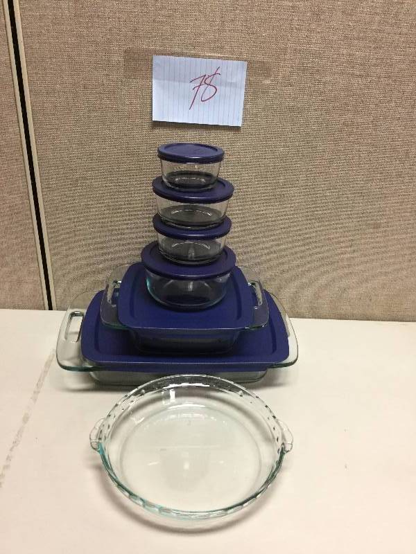 lot 78 image: Pyrex Bakeware 13 Pc New
