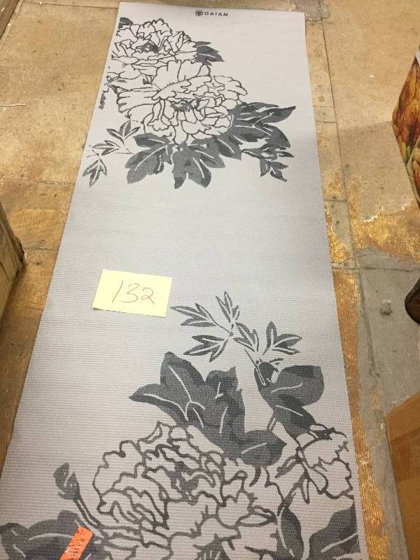 lot 132 image: Gaiam Peony Prosperity 3-mm Thick Yoga Mat Never used