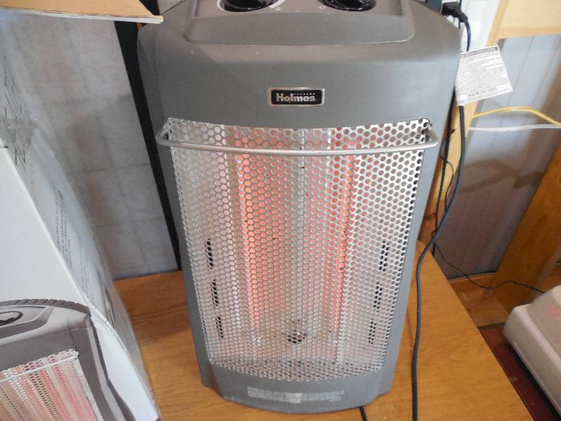 lot 20 image: Quartz Tower Portable Heater