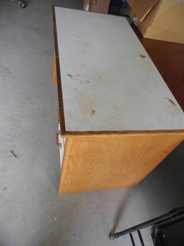 lot 80 image: DESK