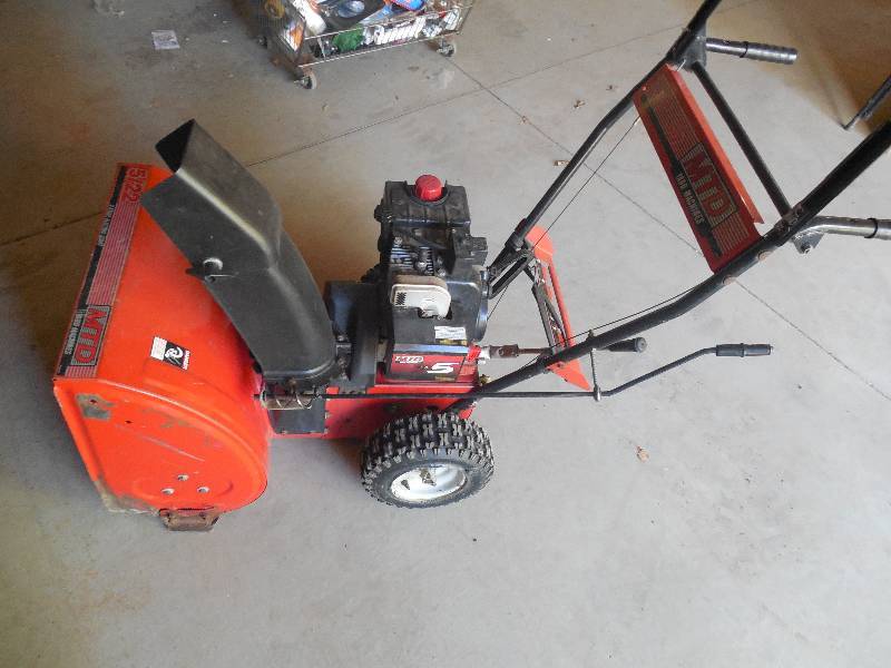 lot 3 image: 5HP 22 SNOW BLOWER W ELECTRIC START