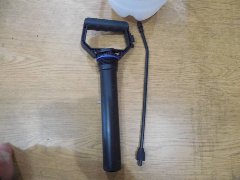 lot 9A image: 1.5 gal. Deck Sprayer