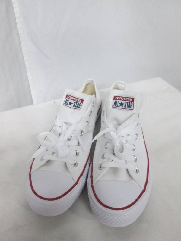 lot 20 image: Converse Unisex Chuck Taylor All Star Low Cut Sneakers