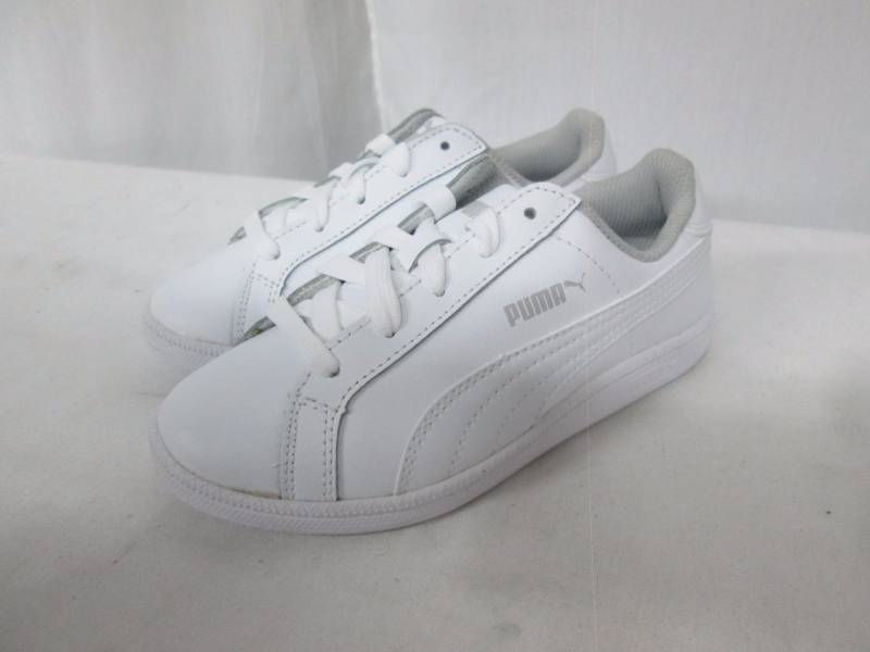 lot 27 image: Puma Kids Junior Smash Fun Shoe