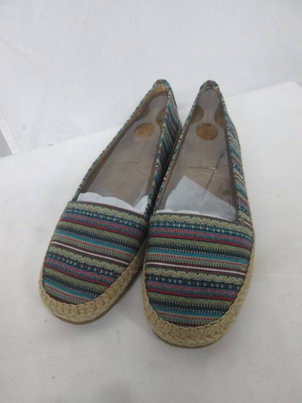lot 29 image: Aerosoles Womens Solitaire Casual Shoe